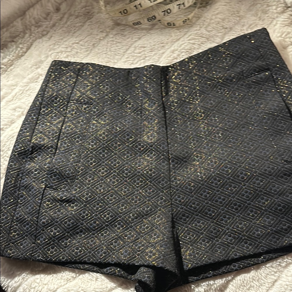 Elegant Black and Gold Women's Shorts. Forever 21. Size M